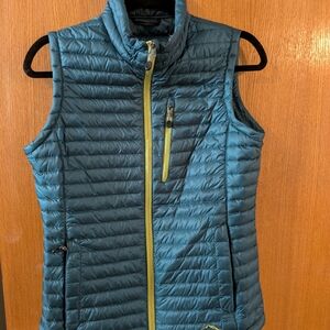 L.L. Bean Women's Packable Down Vest - Teal with Lime Zipper